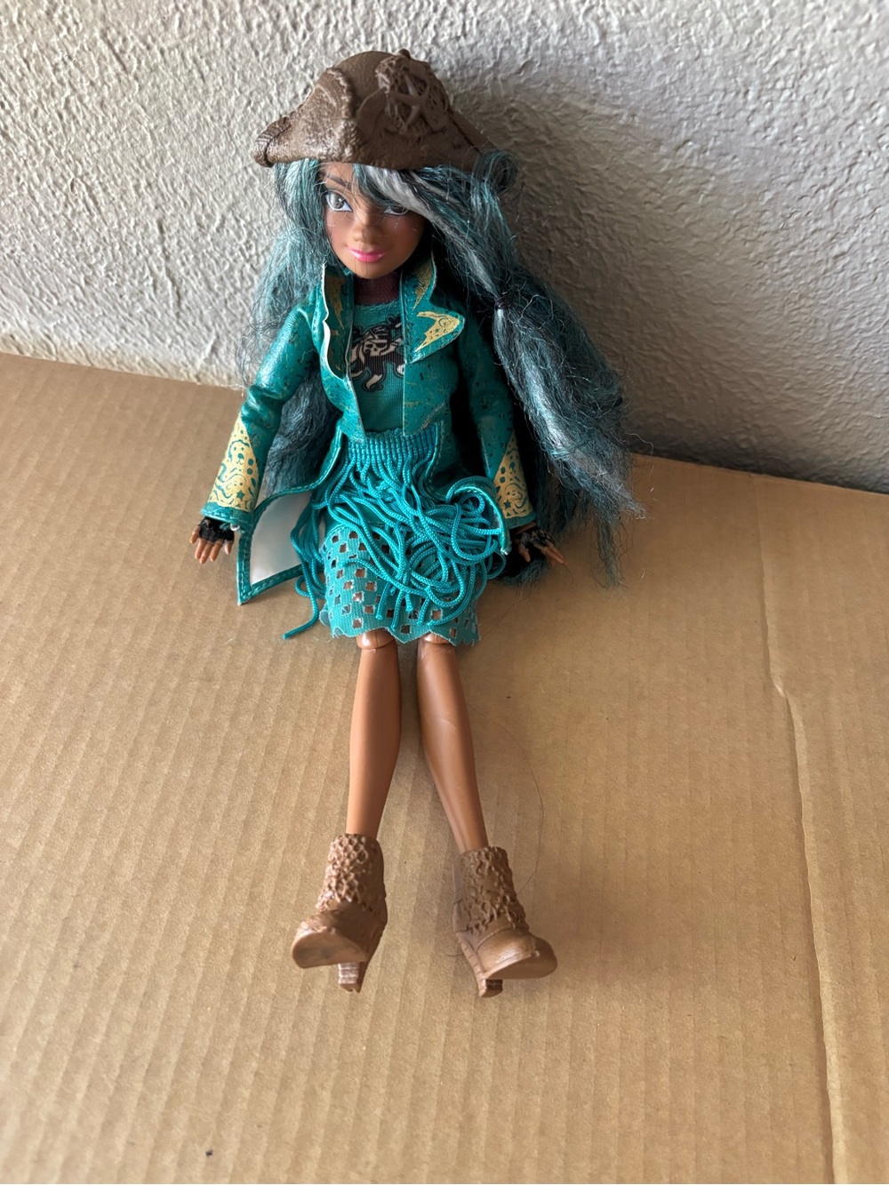 Hasbro Descendants 2 Uma Doll with outfit..